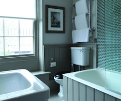 5 Tips For Choosing Paint Colors To Transform Your Bathroom